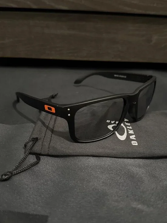 Oakley Holbrook Mens Sunglasses 9102 Silver Reflective Lenses - Picture 2 of 6